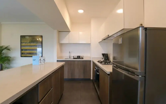 w Majestic 2BR w Modern Balcony in Miraflores