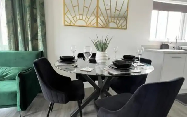 Modern 2 Bedroom Apartment