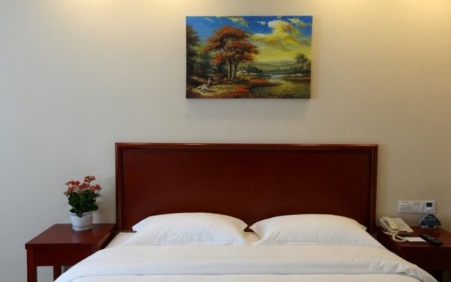 GreenTree Inn YunCheng South of Railway Station North FengHuang Road Shell Hotel – Guest Rooms – Yuncheng