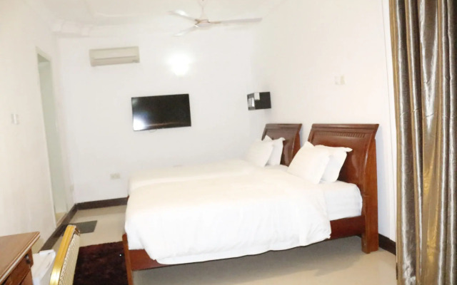 Kingsbridge Royale Hotel
