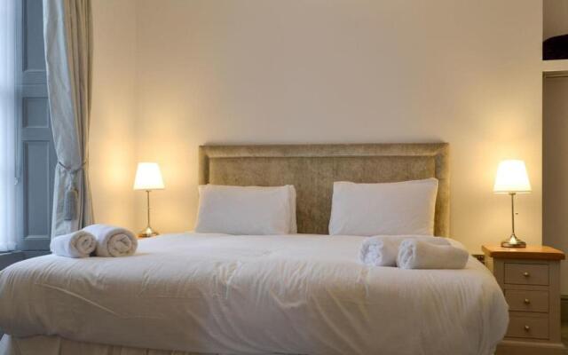 Grosvenor House Apt 3