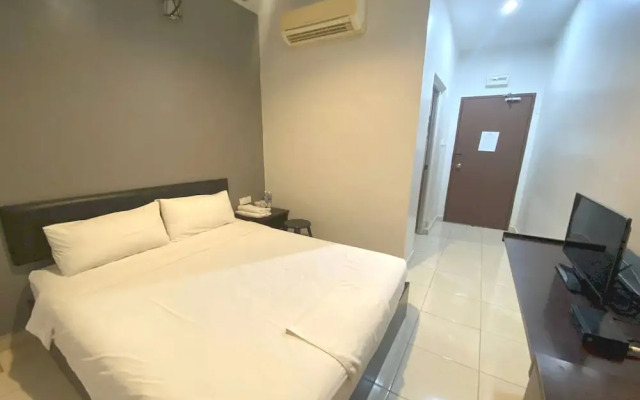 OYO 89715 CK Hotel 2