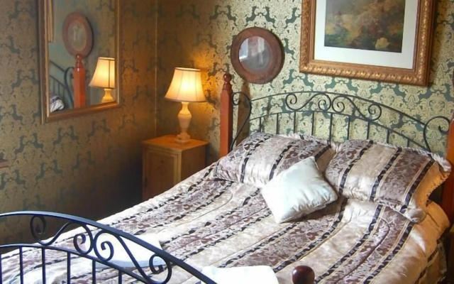 Shakespeare Hotel Surry Hills – Guest Rooms – Sydney
