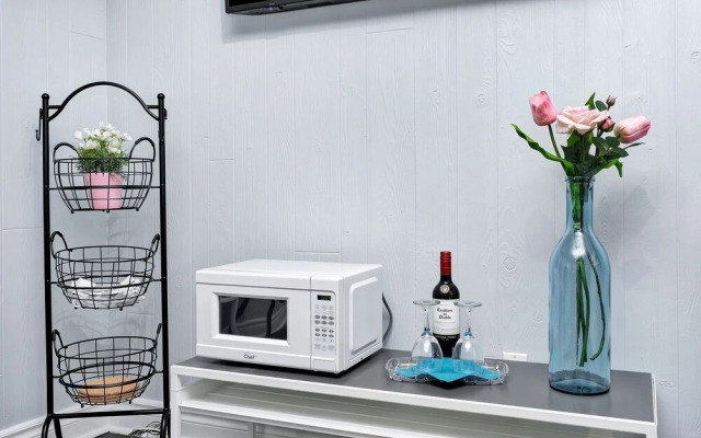 2BR Apt With Netflix Access to Rooftop Terrace