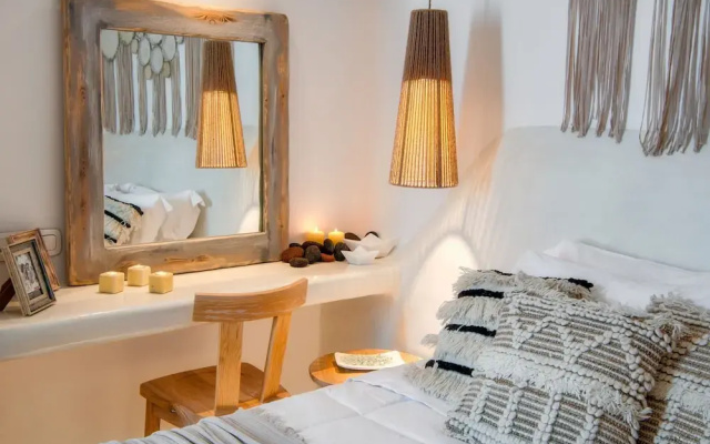 Megalochori 1-bed Villa, Sleeps 3, Pool & Parking