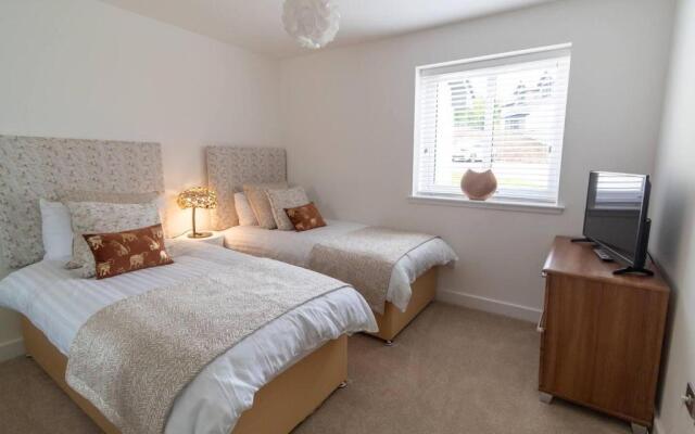 Spacious 2 Bedroom Modern Apartment in Inverness