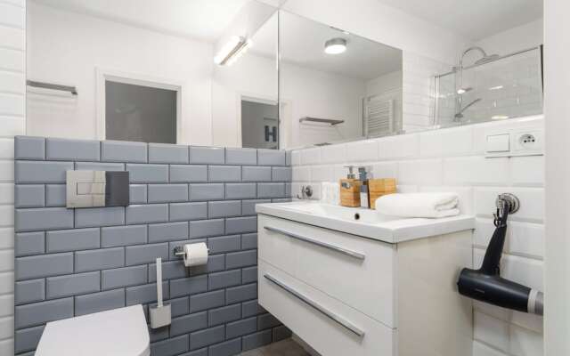Scandi Małe Garbary Apartment by Renters