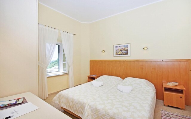 Amazing Home in Trsteno With Sauna, Wifi and 6 Bedrooms