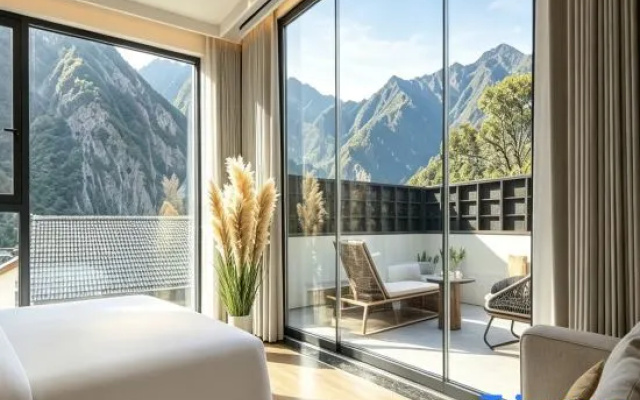 Jiuzhaigou • Four Seasons Homestay – Balcony – Ngawa