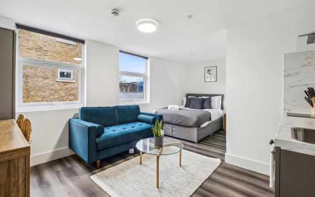 STH Sutherland Avenue Apartment