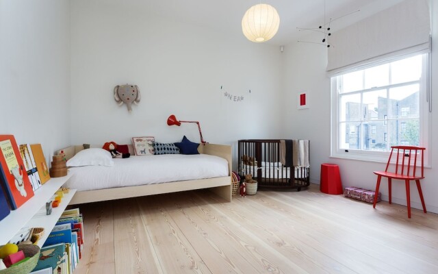 Veeve - Canonbury Charm
