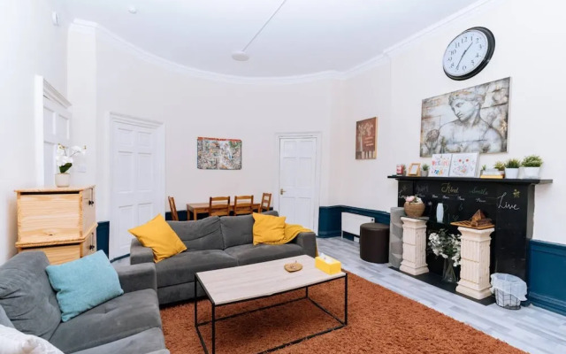 Bright High-ceiling 2BD Flat - Central Edinburgh!