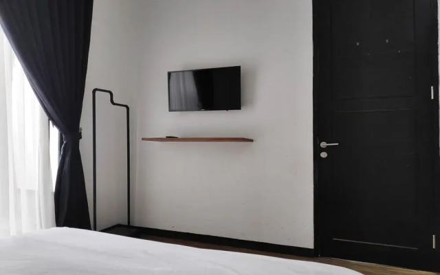 Oyo 2135 Escotel Jalak Guest House