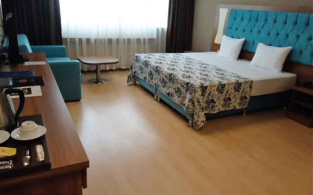 Golden Lounge Hotel