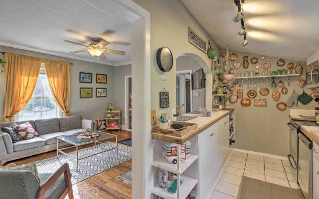 Stylish Woodfin Home w/ Backyard & Fire Pit