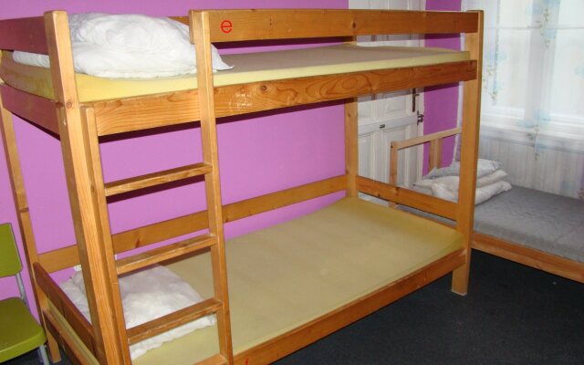 Hostel California