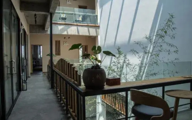 Guanlanting Homestay (Jianshui Zitao Street)