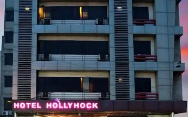 Hotel Hollyhock