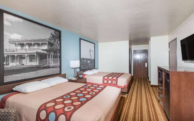 Super 8 by Wyndham Claremore OK