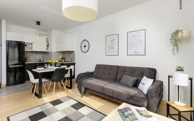 Warsaw Glebocka Apartment by Renters