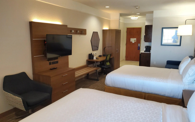 Holiday Inn Express Hotel & Suites Galveston West-Seawall by IHG