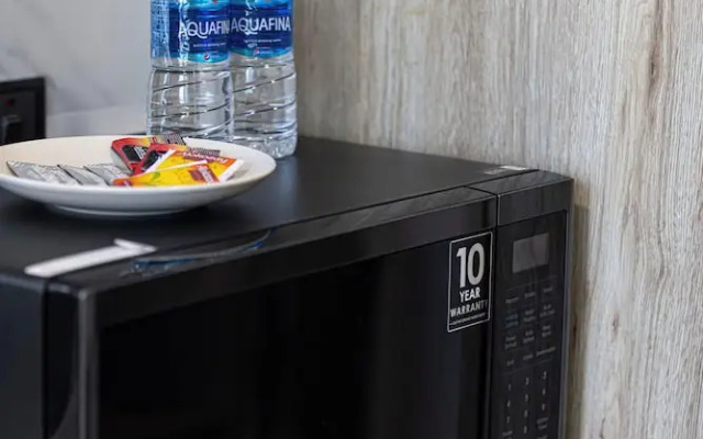 Relaxing & Bright 1BR in JVC