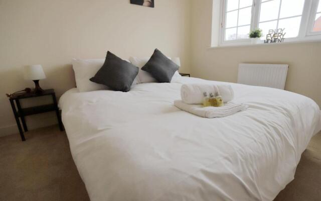 EasyTravel Luxury NEC/Airport 3 beds House