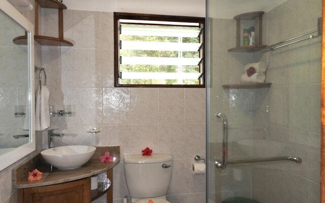 Studio in Mahe, With Wonderful sea View, Furnished Terrace and Wifi -