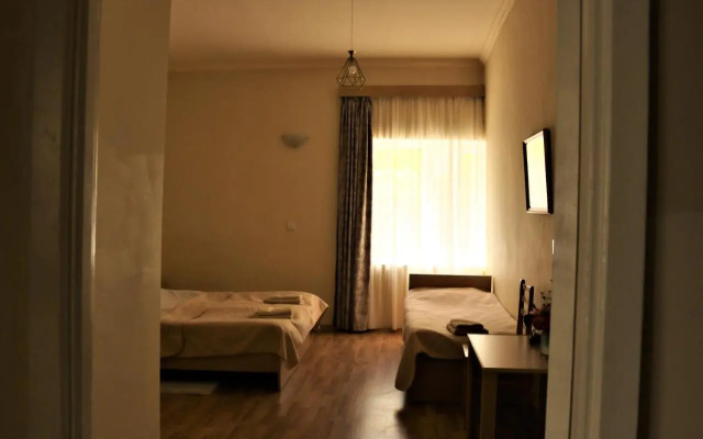 Taoskari Hotel