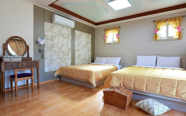 Favian Guest House