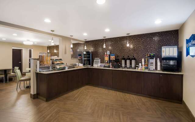 Clarion Pointe Downtown