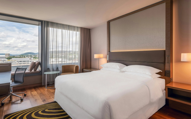 Sheraton Zurich Hotel – Guest Rooms – Zurich