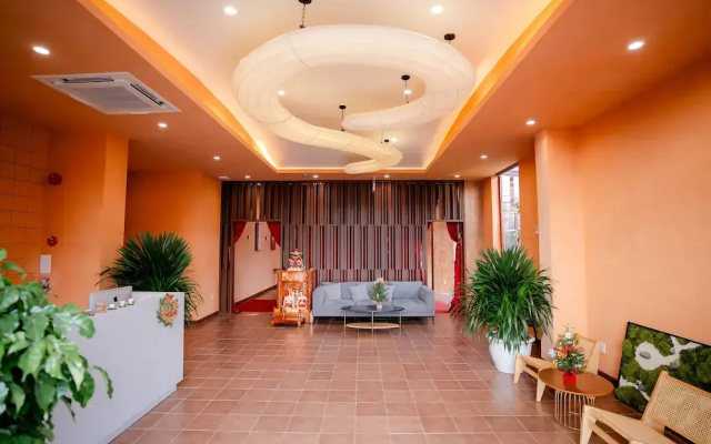 Mona Hotel