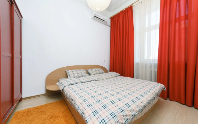 Rent Kiev Lva Tolshtoho Square