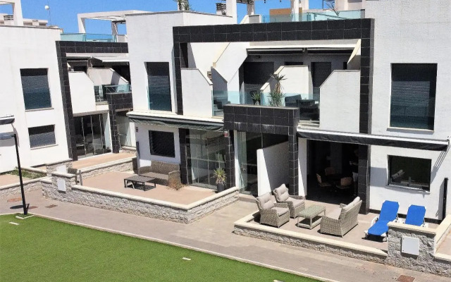 Penthouse Oasis Beach IV N  142