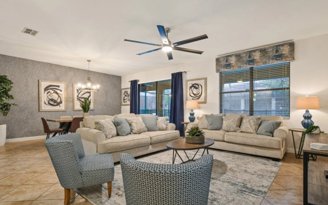 Disney themed, pool, close to parks!