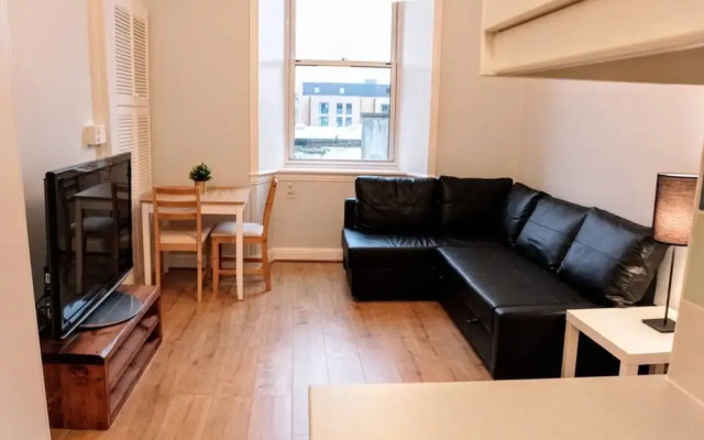 1 Bedroom Flat in City Centre Accommodates 4