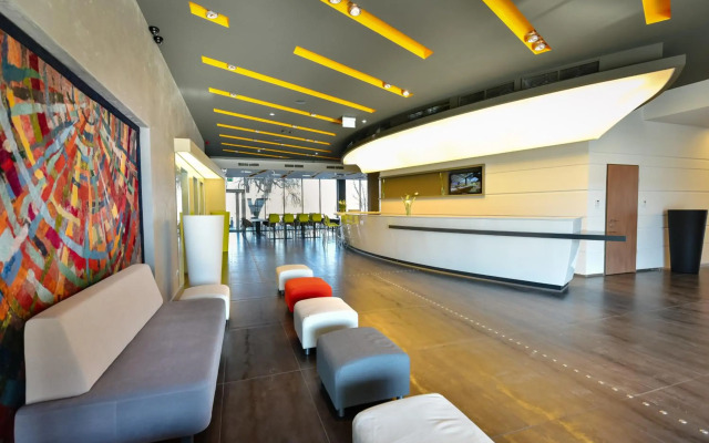 Best Western Plus Lakeside Hotel