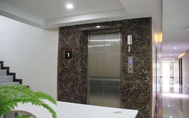 Gold Airport Suites