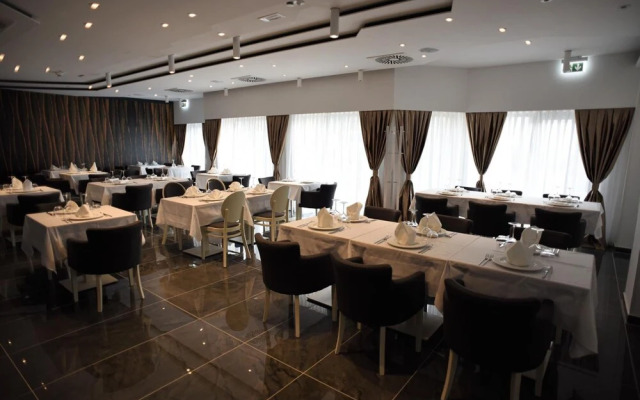 Santiny Hotel & Restaurant