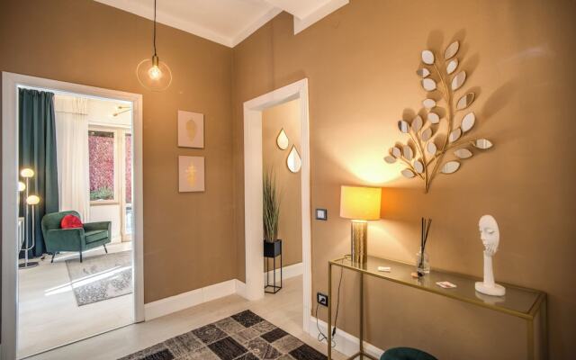 White Mirror  Apartment