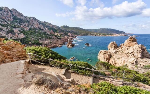 Apartment in Costa Paradiso with garden furniture
