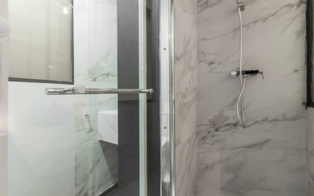 Bright & Compact One Bed Apartment in Malasaña