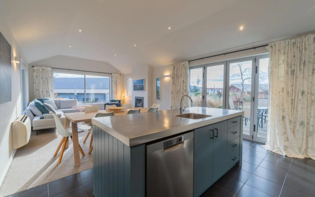 Southland Sounds - Te Anau Holiday Home