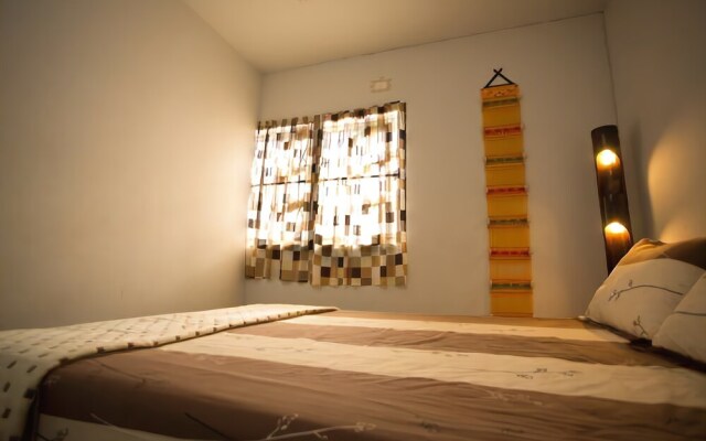 Be Beez Cafe and Guesthouse