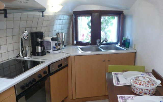 Iridanos Cave House