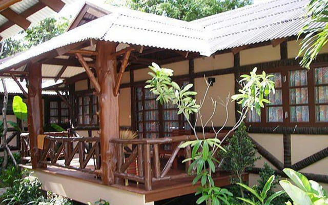 Baan Klang Aow Beach Resort
