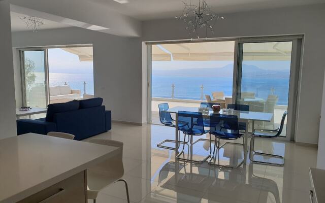 Luxurious Suite Athena Near To Beach