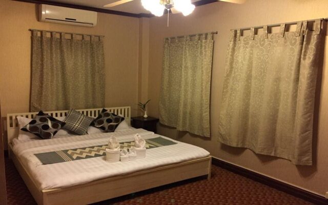 Jade Hotel