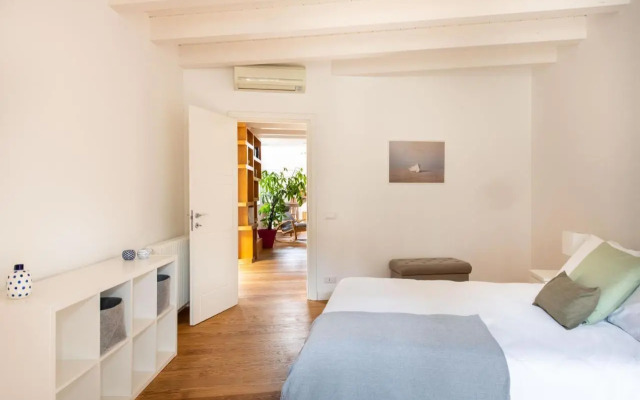 Vittorio Emanuele Apartment with Terrace by Wonderful Italy